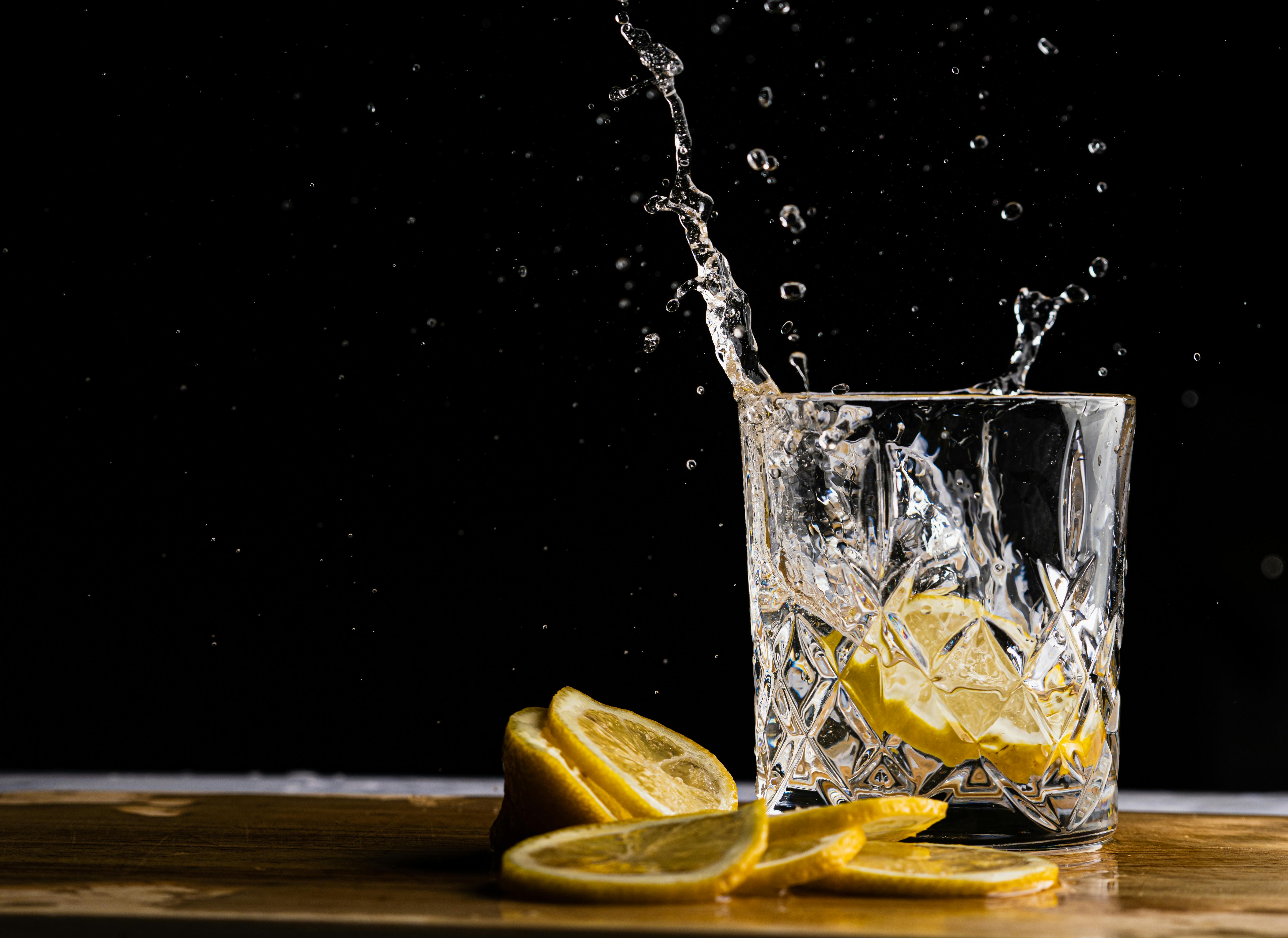 7 Reasons to Squeeze Lemon Water into Your Daily Routine